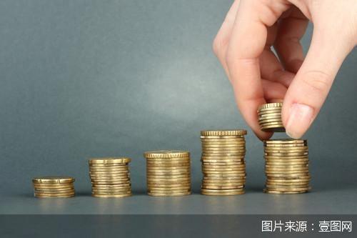 万无优配 红包雨来袭！35家上市银行去年分红总额超5000亿，股息比理财香